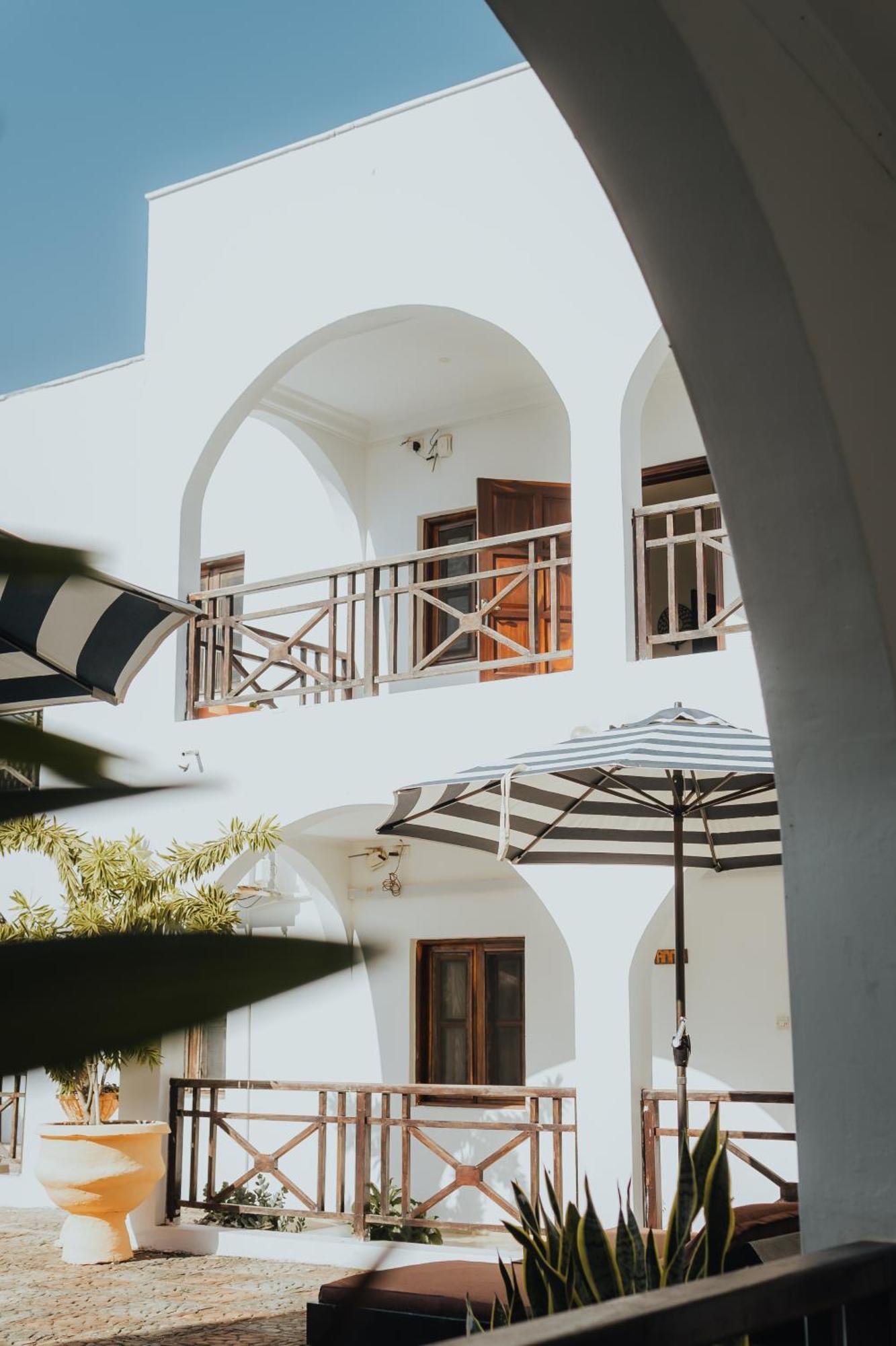 Harmony Resort Boutique Hotel Banjul Exteriör bild