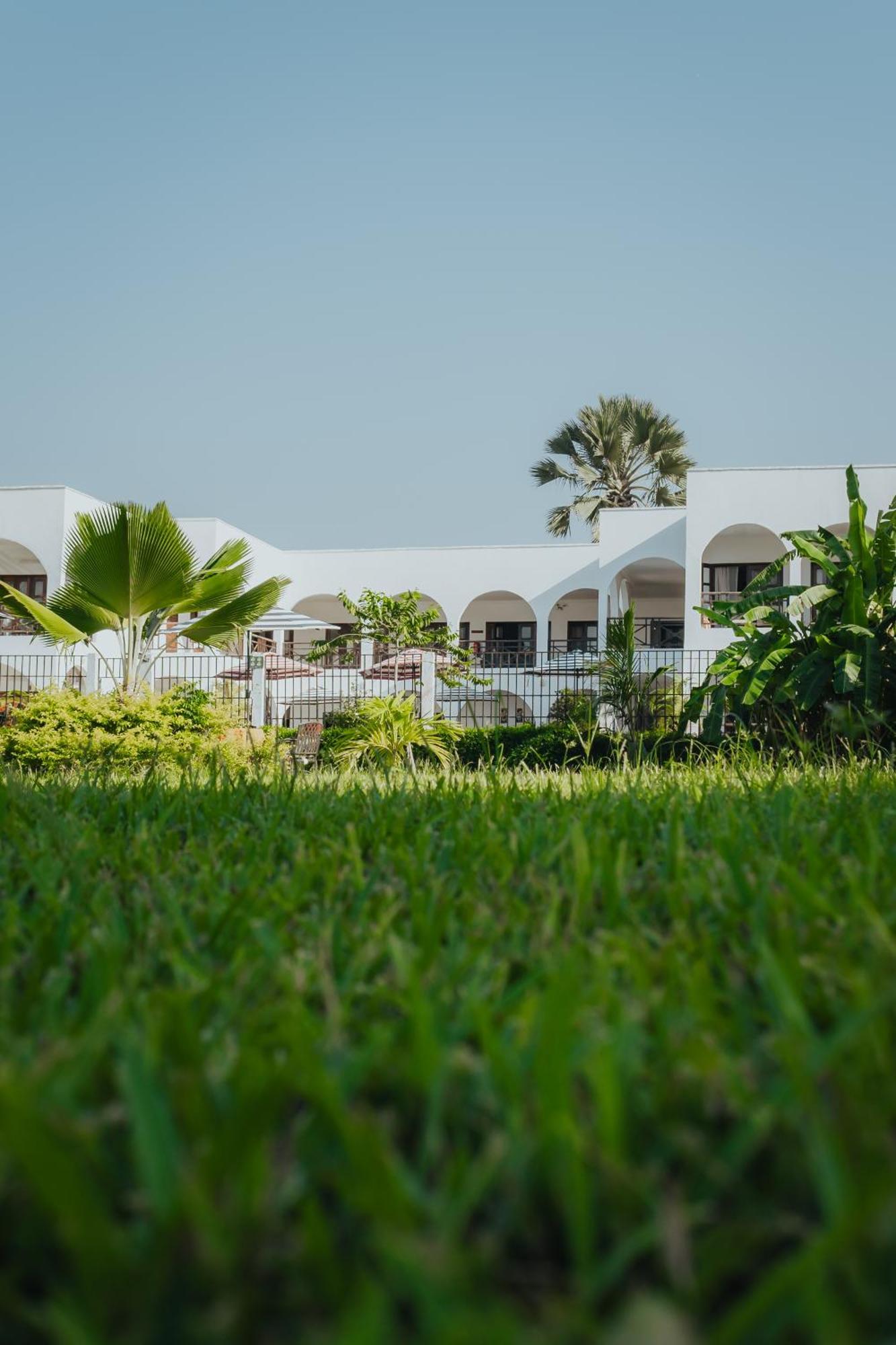 Harmony Resort Boutique Hotel Banjul Exteriör bild