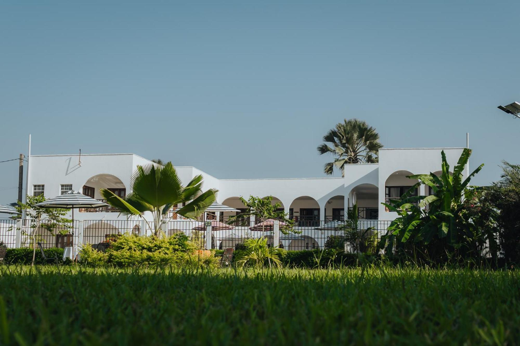 Harmony Resort Boutique Hotel Banjul Exteriör bild