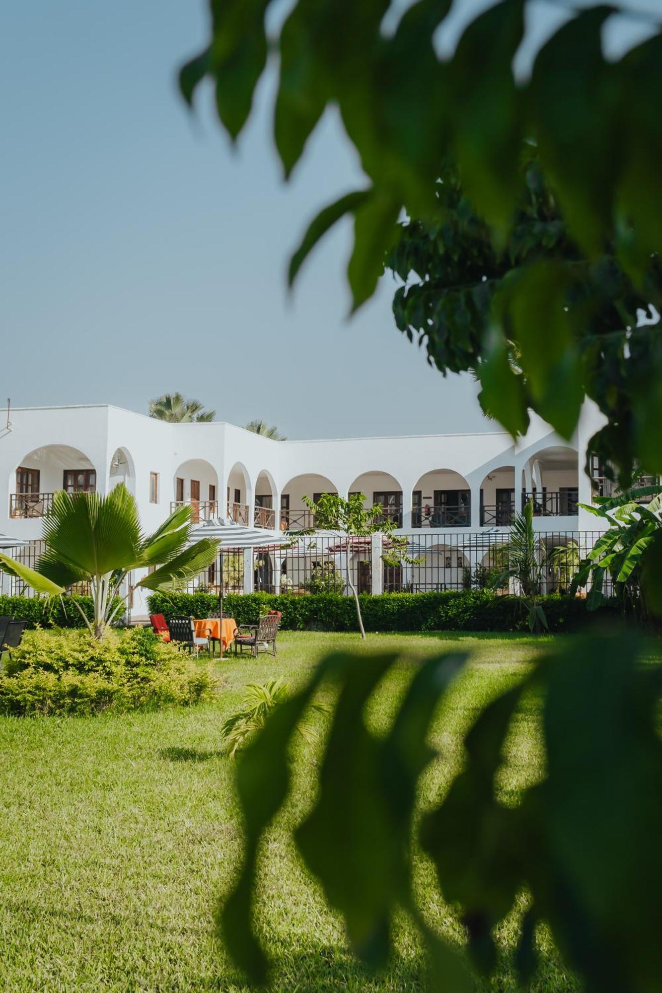 Harmony Resort Boutique Hotel Banjul Exteriör bild