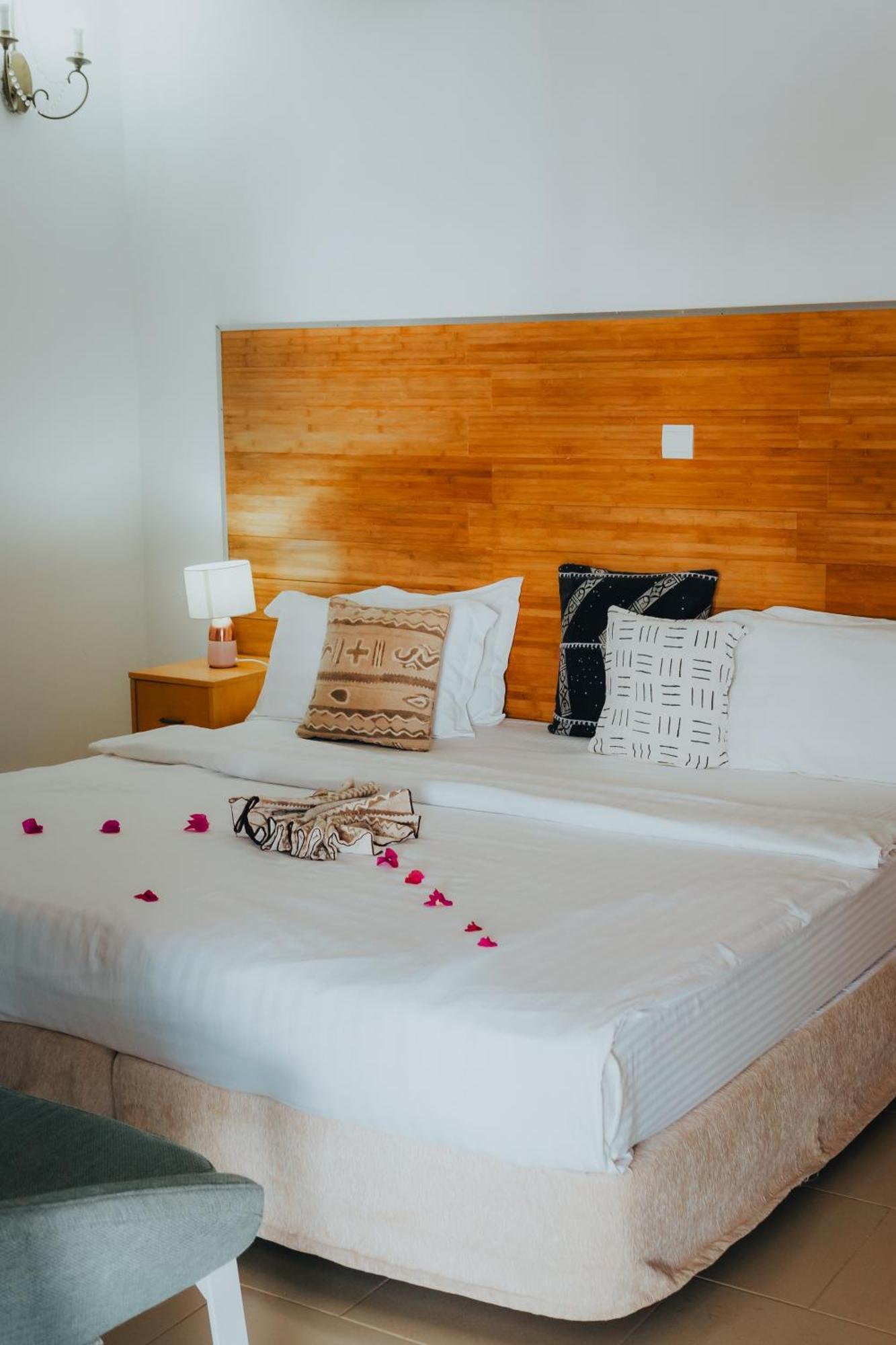 Harmony Resort Boutique Hotel Banjul Exteriör bild