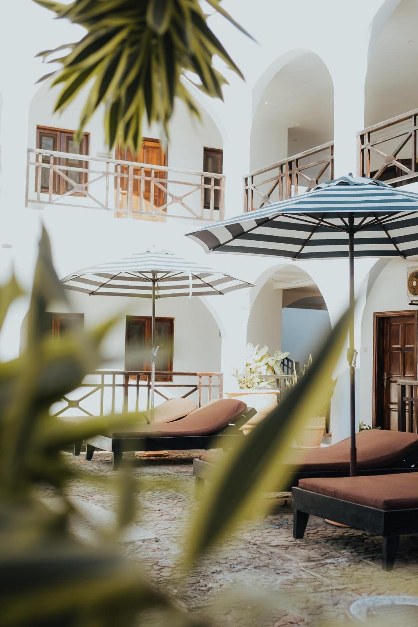 Harmony Resort Boutique Hotel Banjul Exteriör bild