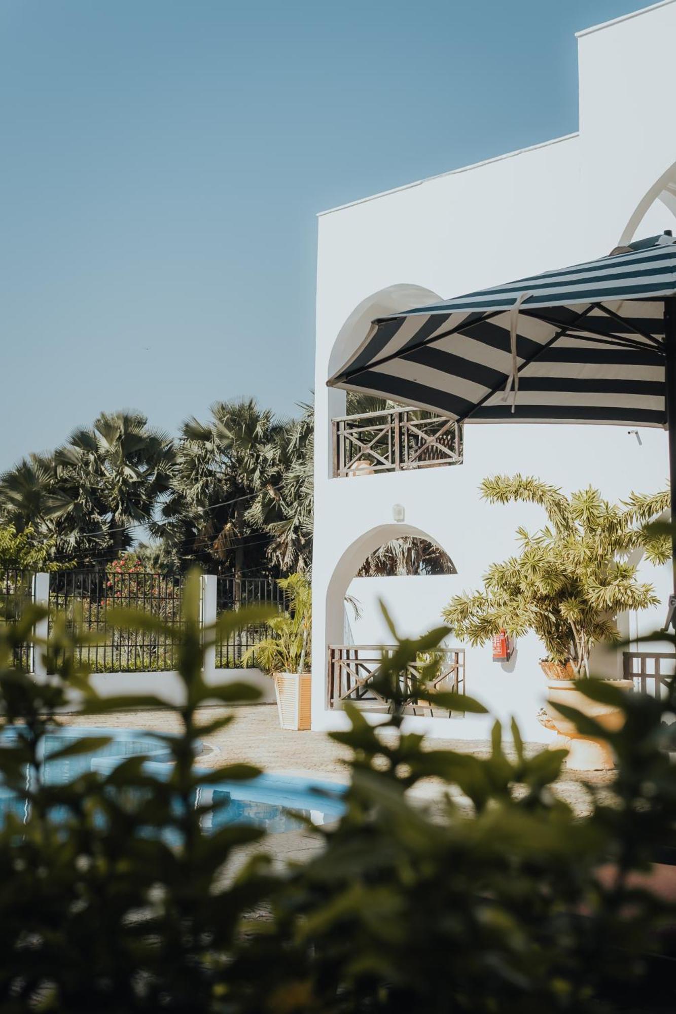 Harmony Resort Boutique Hotel Banjul Exteriör bild
